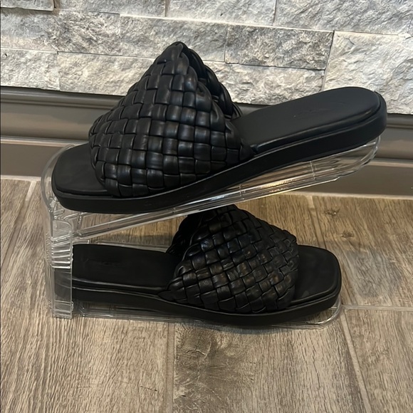 Vince Black Rumi Slide Sandals size 8M/38 - Picture 1 of 11